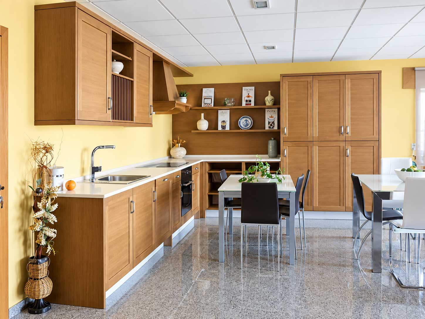 Muebles de cocina de madera fabricados a medida en Ferrol